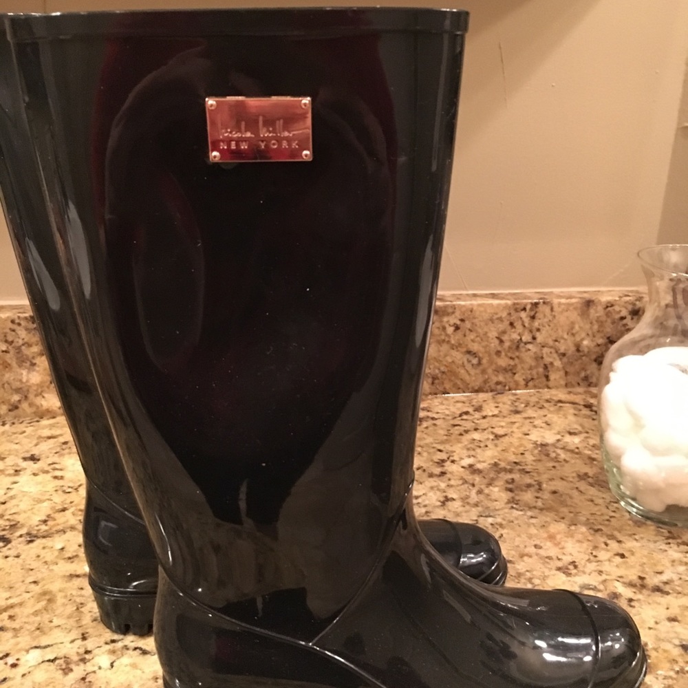 Nicole Miller Rainboots In Excellent Condition